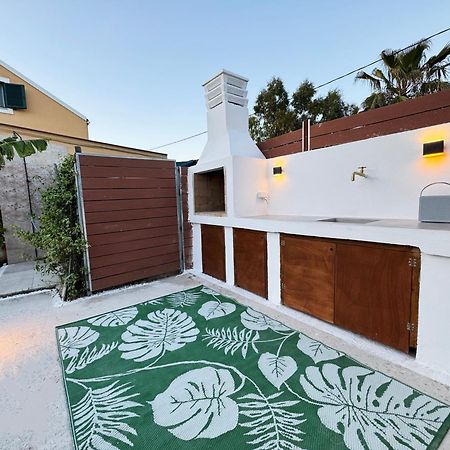 Burnelia Vacation House Lefkimmi  Bagian luar foto