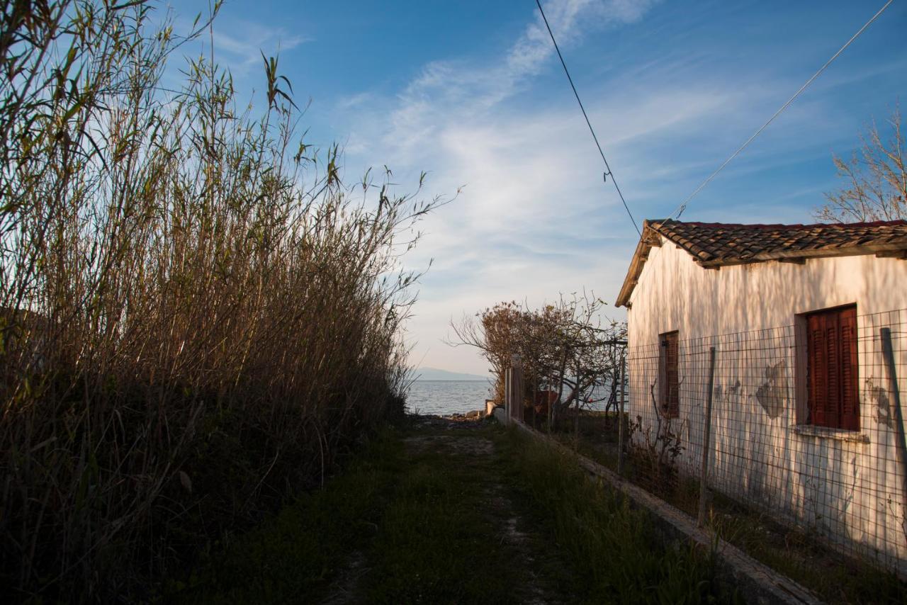 Burnelia Vacation House Lefkimmi  Bagian luar foto